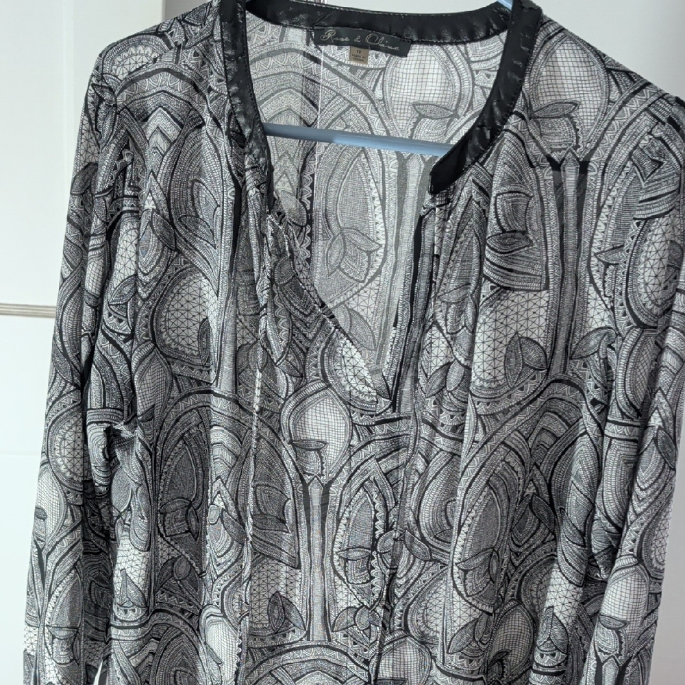 Rose & Olive Black and Gray Patterned Blouse